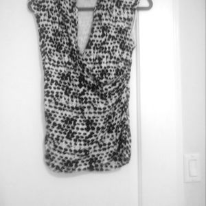 V neck black and white S